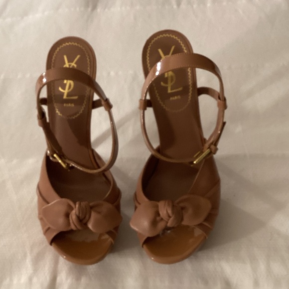 YVES SAINT LAURENT
Leather Bow Accents Slingback Sandals - Picture 1 of 11